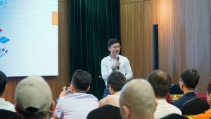 cá nhanh nuốt cá chậm