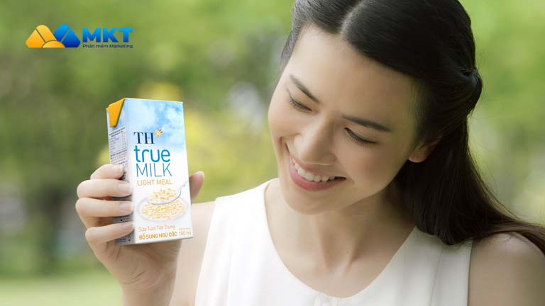 Phân tích chiến lược marketing của TH True Milk